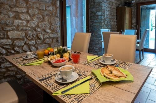 Borgo dei Sassi di Roccamalatina - Room and Breakfast Hotel in Emilia-Romagna