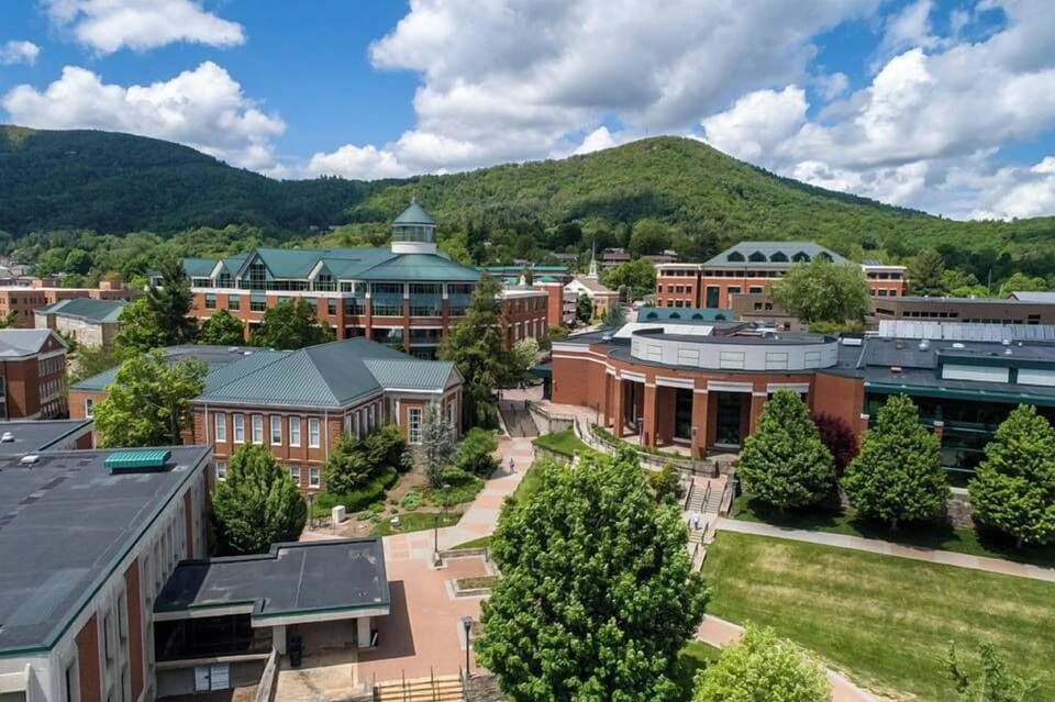 Azalea Garden Inn Hotel in Blowing Rock