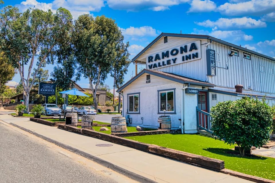 Ramona Valley Inn Hotel in Ramona