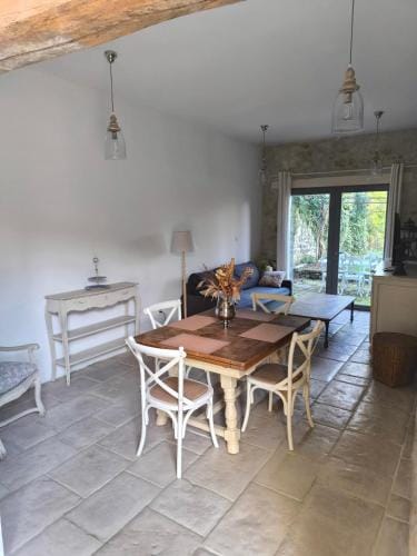 Belle Maison dans corps de ferme - logement Gabriel Hotel in Île-de-France