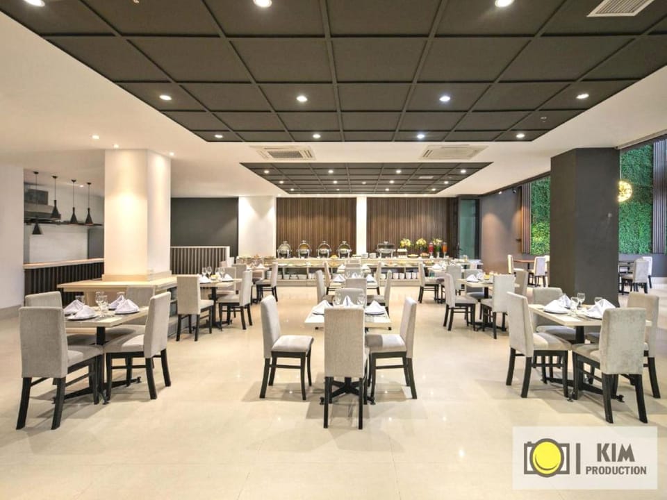 Capital O 1200 Salem Riverside Hotel Hotel in Da Nang