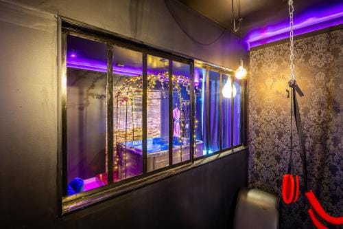 Sweet SECRET'S JACUZZI Hotel in Auvergne-Rhône-Alpes