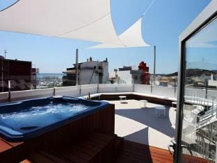 Hot tub