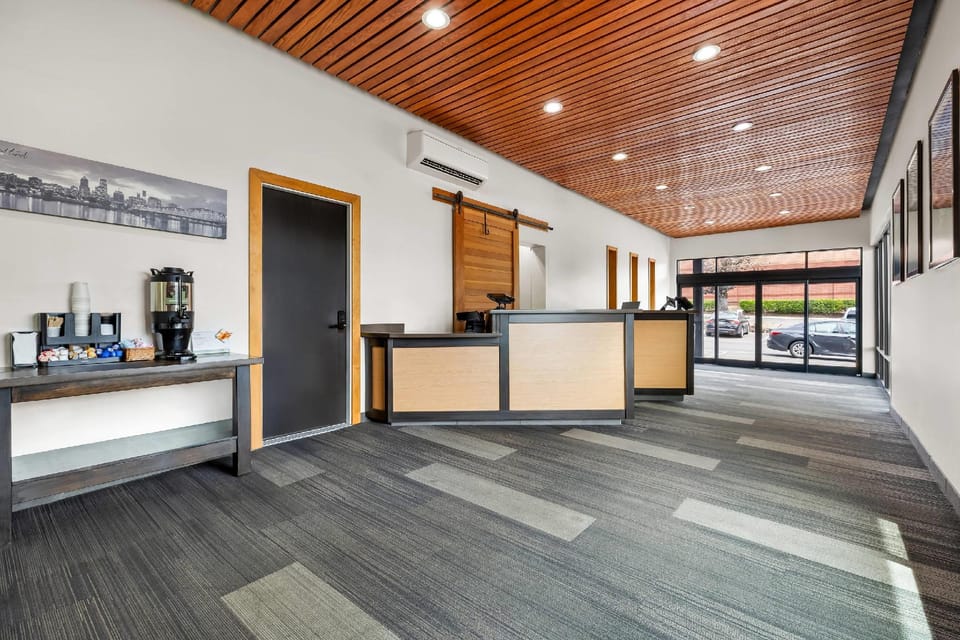 Quality Inn & Suites Clackamas - Portland Hotel in Happy Valley