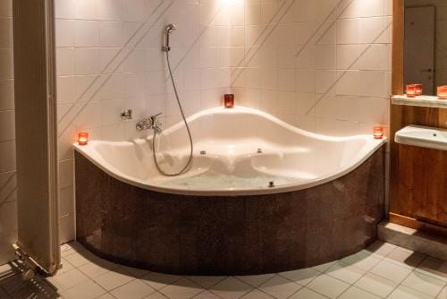 BeautyD FAMILY ROOM JUNIOR-SUITE centrum GULLEGEM KORTRIJK Hotel in Flanders