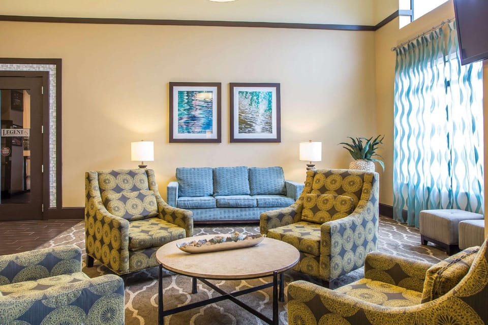 Comfort Suites Chicago O'Hare Airport Hotel in Schiller Park