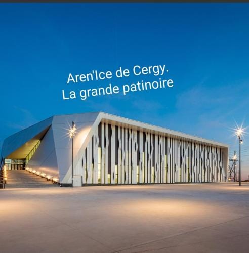 Chez Laurence & RV Hotel in Cergy