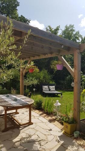 Chez Laurence & RV Hotel in Cergy