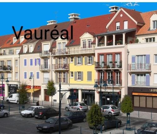 Chez Laurence & RV Hotel in Cergy