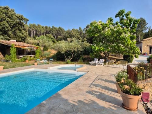 Gites Mas des rochers - Case bambou avec Spa Hotel in Le Beausset