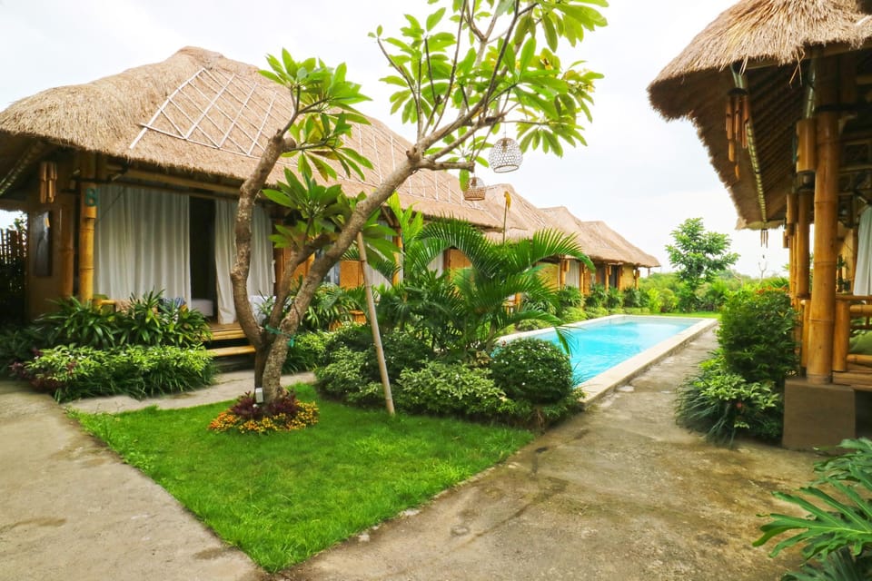 Swimming pool [outdoor]