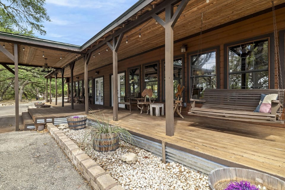 The Claire Hotel Hotel in Canyon Lake