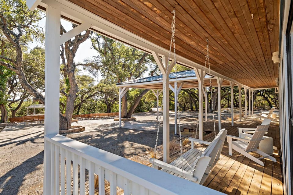 The Claire Hotel Hotel in Canyon Lake