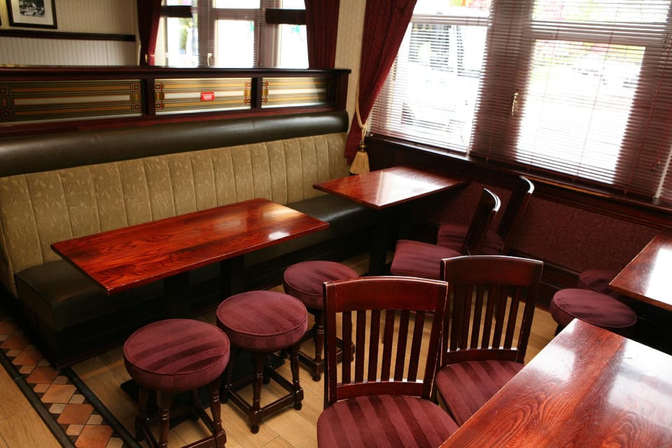 Waterhouse Inn Inn in Balloch Road