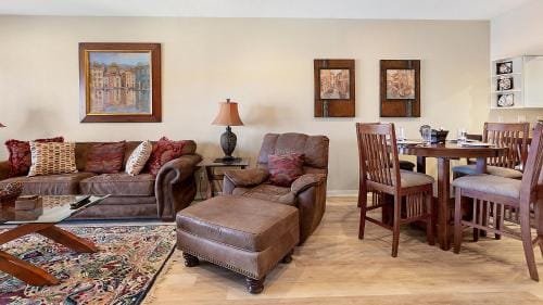 Lake Travis Stunning Waterfront, Sunset & Pool Views, Pet Friendly, Boat Ramp, Lago Vista, Texas Hotel in Lago Vista