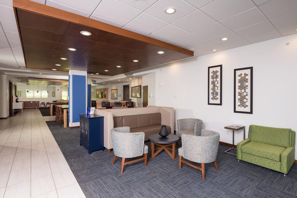 Holiday Inn Express & Suites Portage By IHG Hotel in Portage
