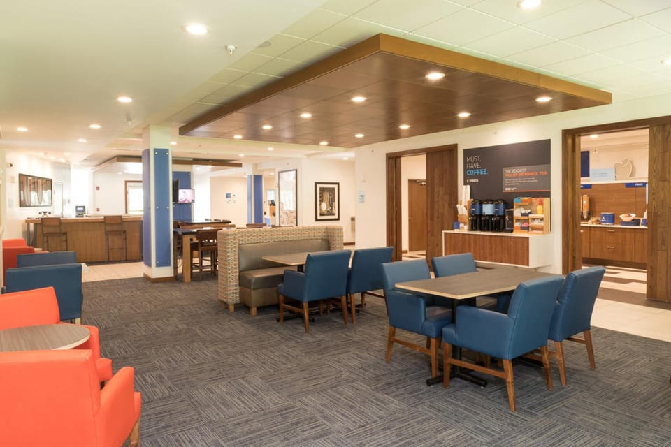 Holiday Inn Express & Suites Portage By IHG Hotel in Portage
