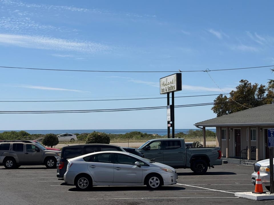 Holland Inn and Suites Motel in Morro Bay