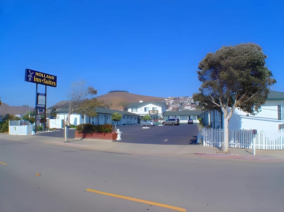Holland Inn and Suites Motel in Morro Bay