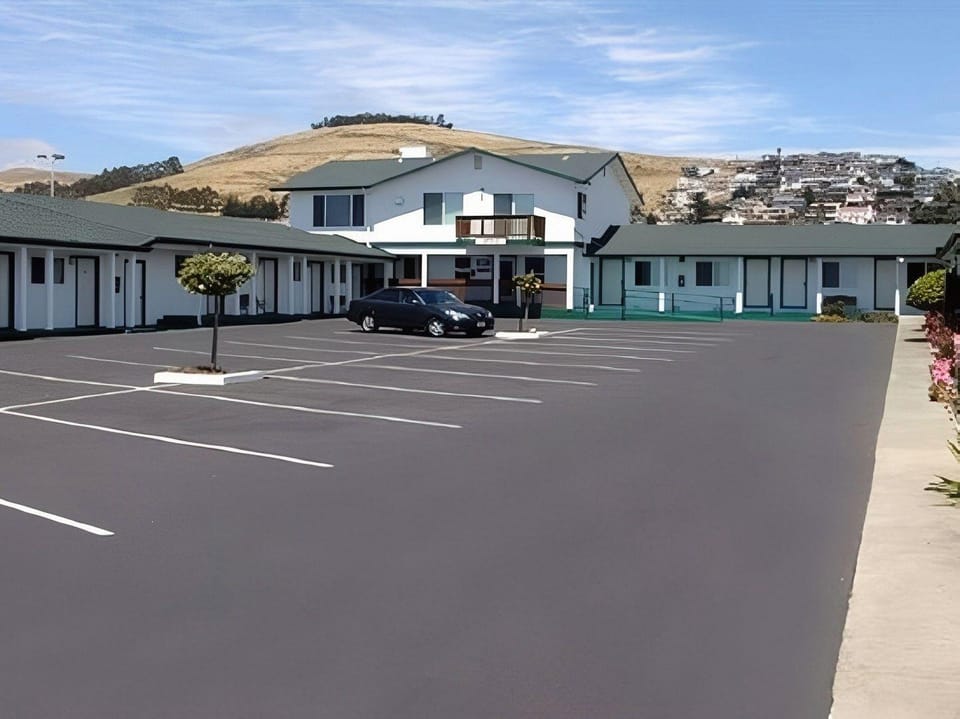 Holland Inn and Suites Motel in Morro Bay