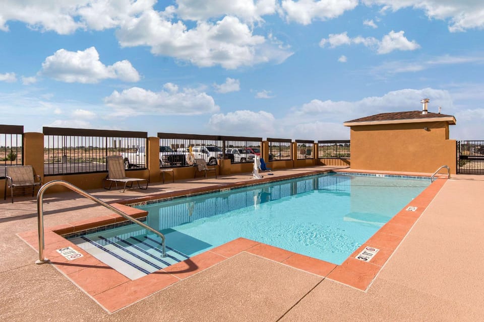Quality Inn & Suites Carlsbad Caverns Area Hotel in Carlsbad