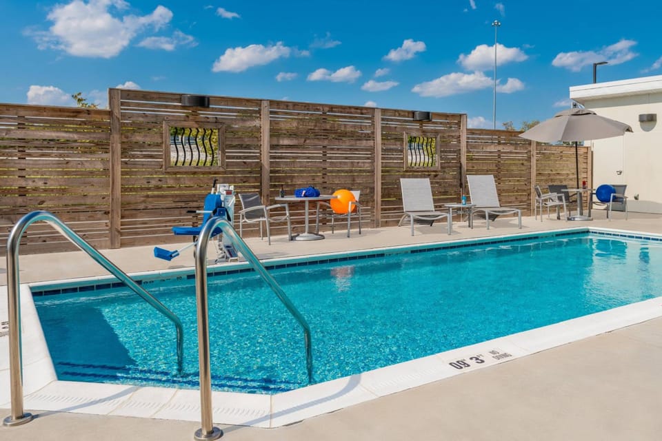 Swimming pool
