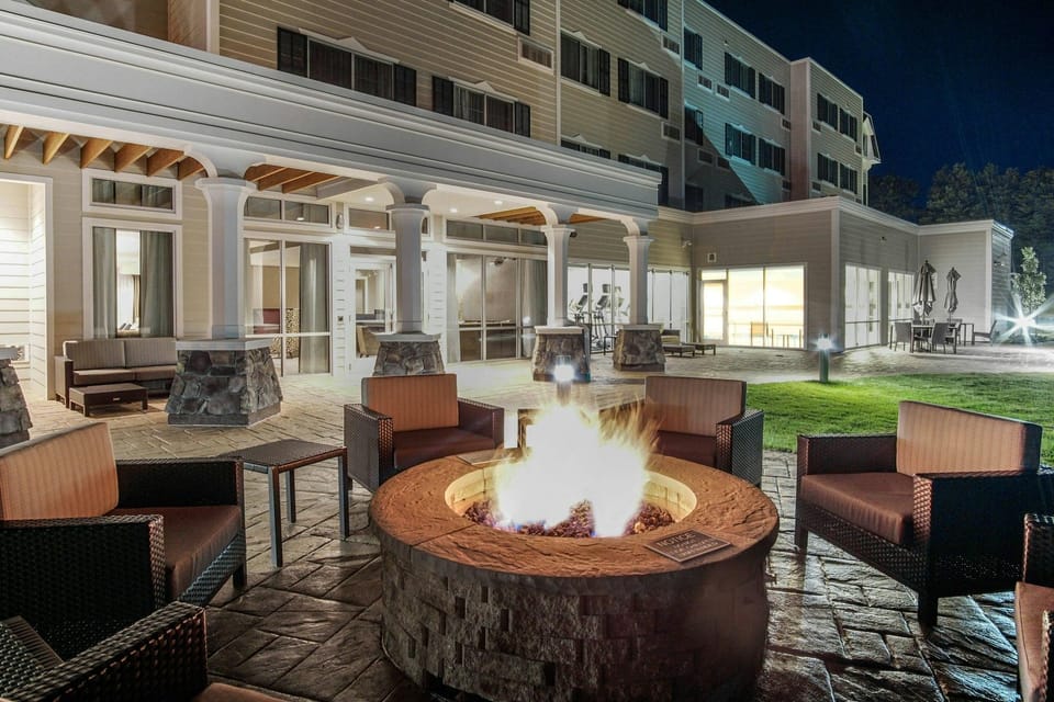 Courtyard by Marriott Lenox Berkshires Hotel in Lenox