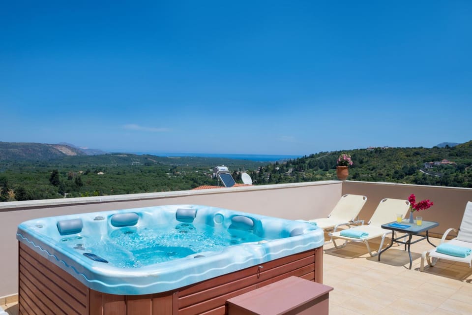 Olga's Filoxenia - Villa Aladanos-private pool and heated jacuzzi Hotel in Crete