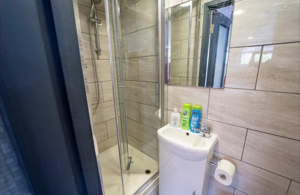 Spacious Comfortable Studio Near UOB Hotel in Birmingham