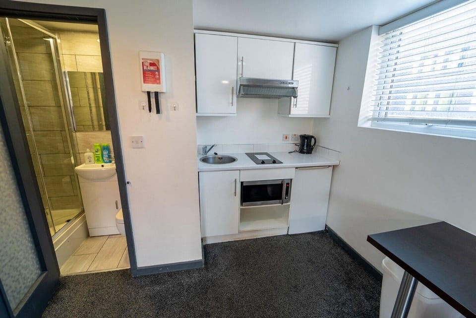 Spacious Comfortable Studio Near UOB Hotel in Birmingham