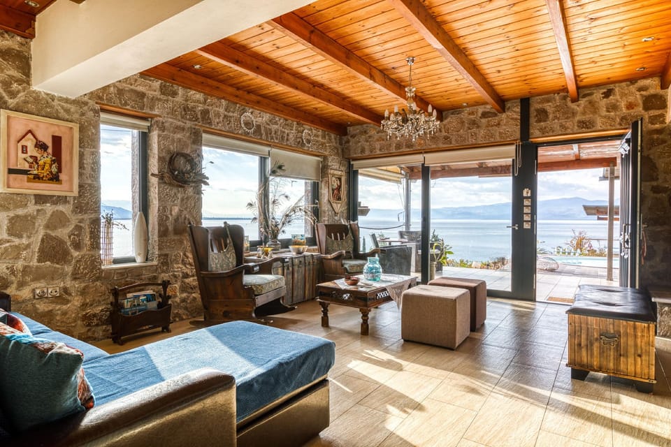 Lovely 4-bed Villa in Kamena Hotel in Euboea