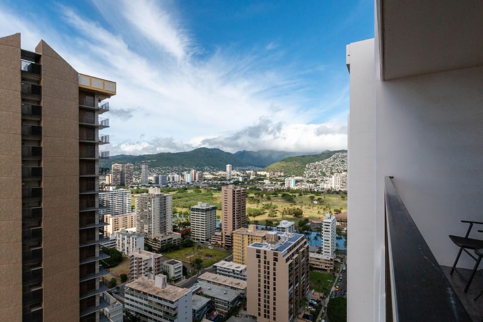 Queen Room With Two Queen Beds by Redawning Hotel in Honolulu