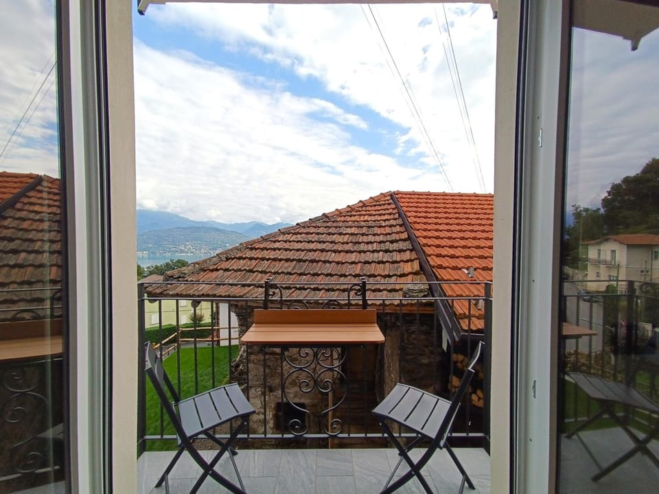 Ca di Cambret with lake View Hotel in Canton of Ticino
