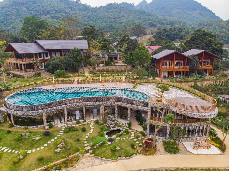 Mơ Village Hotel in Laos