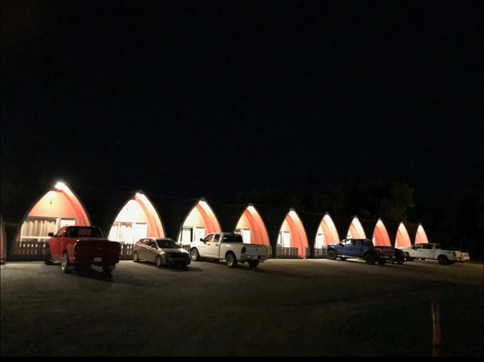 The little chalet motel Motel in Brandon