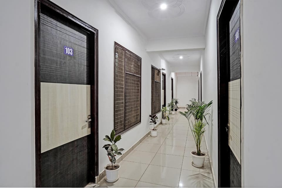 Spot On Sunlike Place Hotel in Uttar Pradesh