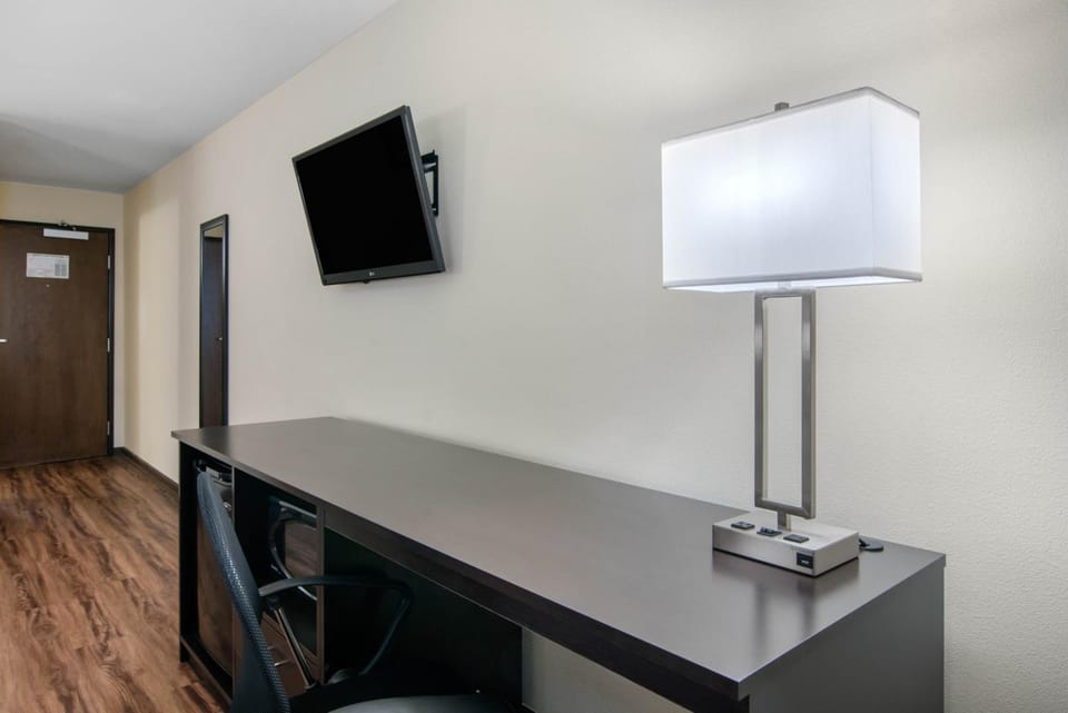 Econo Lodge Inn & Suites Springfield Main Street Hotel in Springfield