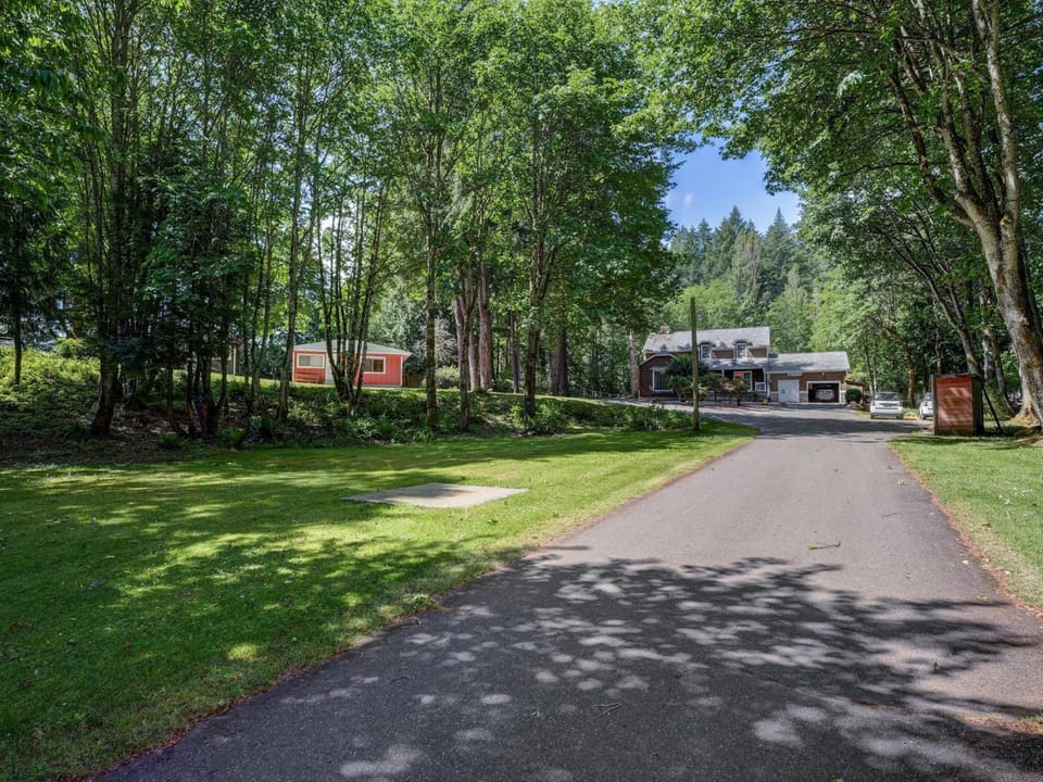 Malahat Bungalows Motel Motel in Cowichan Valley