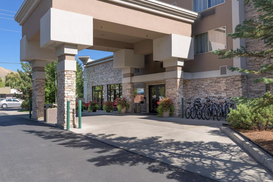 Wood River Inn & Suite Hotel in Hailey