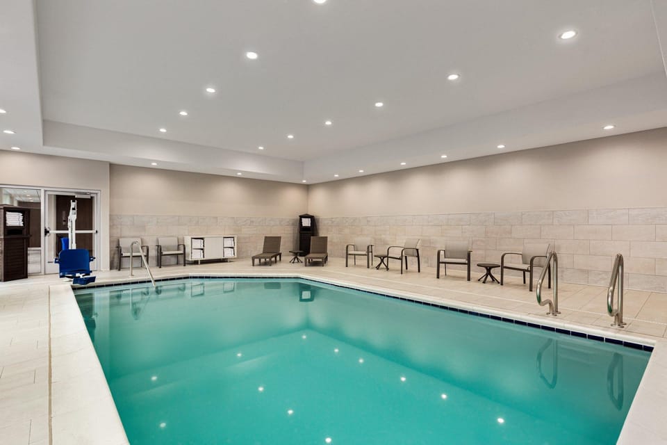 Holiday Inn Express & Suites Hayward - Castro Valley by IHG Hotel in Hayward