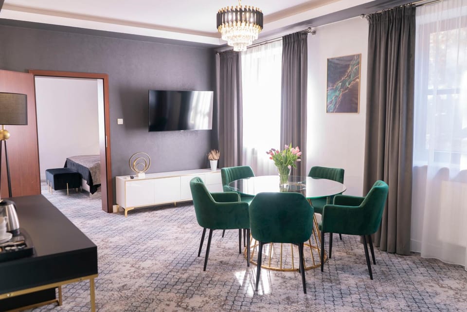 Shared lounge/TV area