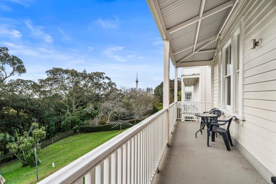 Verandahs Parkside Lodge Hostel in Auckland