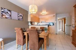 Cosy flat with lateral sea view Hotel in Middelkerke