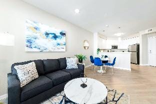 Designer Apt  with Jacuzzi  Sky Lounge  Gym Access Hotel in Sparks