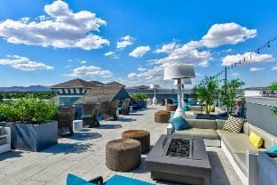 Designer Apt  with Jacuzzi  Sky Lounge  Gym Access Hotel in Sparks