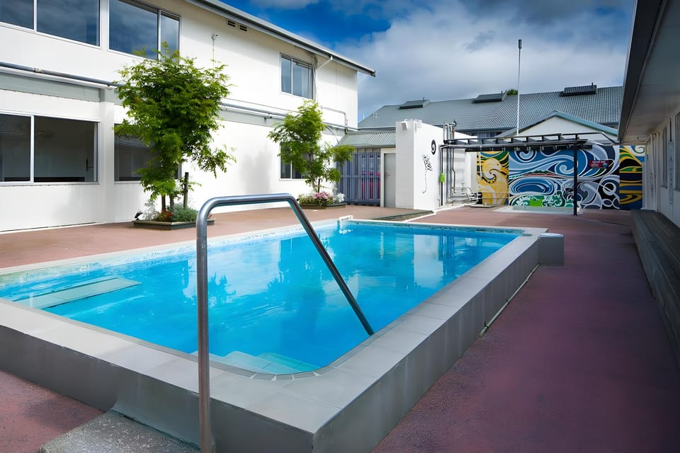 Four Canoes Hotel Hostel in Rotorua