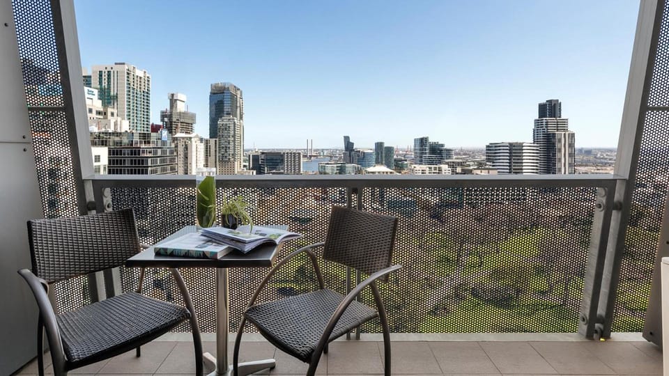 Oaks Melbourne on William Suites Apartment hotel in Melbourne