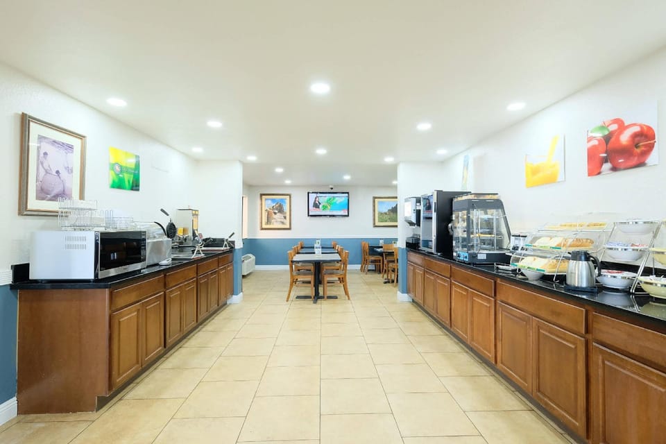 Quality Inn Holbrook near Petrified Forest Hotel in Holbrook