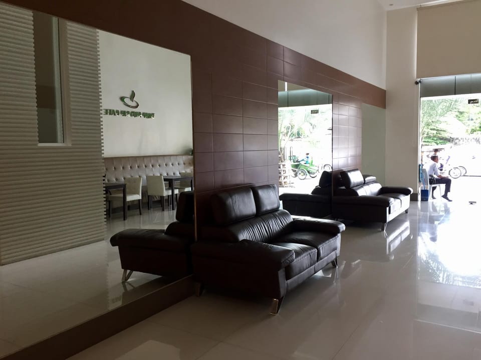 Manhattan Suites Inn Hotel in Dumaguete