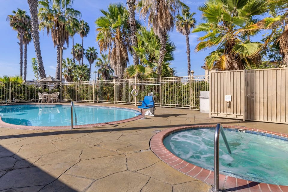 Comfort Inn & Suites Huntington Beach Hotel in Westminster